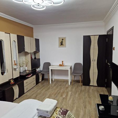 Băile HerculaneGarsonieraアパートメント エクステリア 写真
